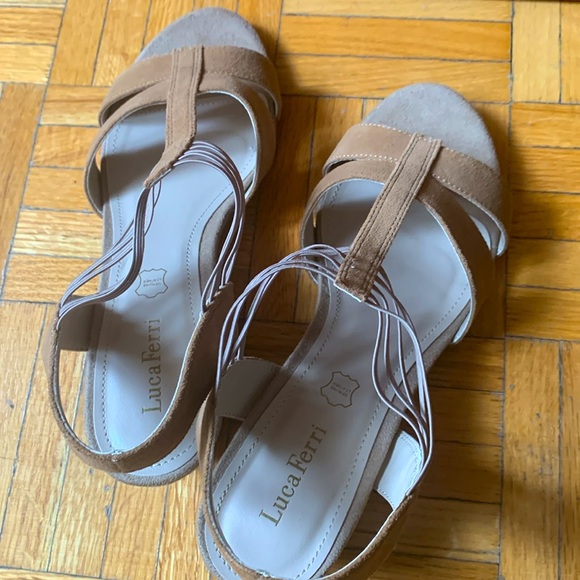 Brand New Women’s comfortable leather strappy sandals 7.5 - Picture 2 of 4